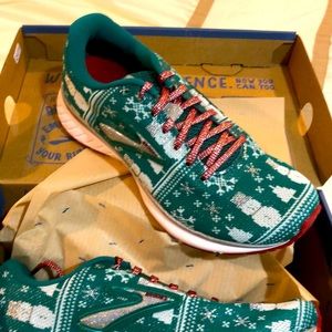 NEW BROOKS REVEL3: women’s 6.5 neutral cushion